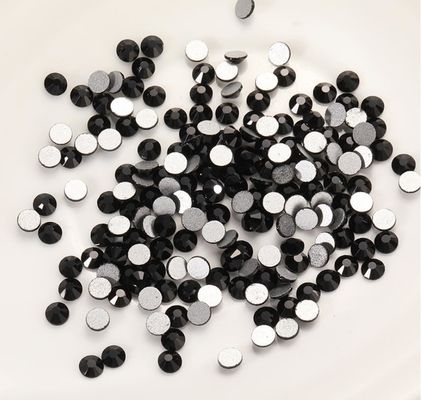 Buy Round Long-lasting Flatback Rhinestones in 1.5mm-10mm Sizes for Badge Medal and Clothing Decoration online manufacture