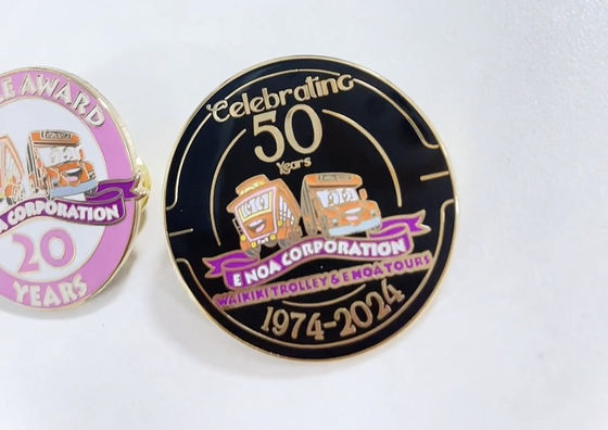  Backing Card Funny Cute Design Hard Soft Enameled Metal Wholesale Lapel Pins Badges Anime Custom Cartoon Enamel Pins