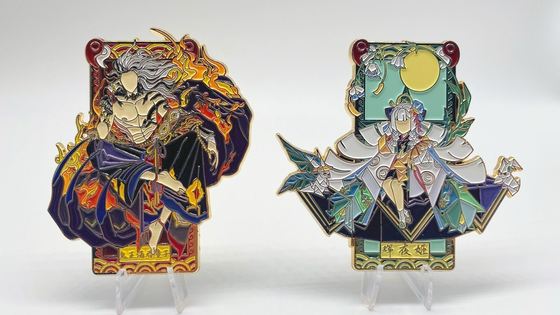 Custom Lapel Pins with Rubber Clutch and Black Plating for Commemorative Souvenirs