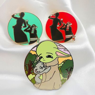 Dobra cena. Karykatury Twarde Niestandardowe Lapel Pins Miękkie Emaile Pin UV Druk Logo Maker Cute Anime w Internecie