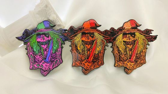 Good price Custom Zinc Alloy Lapel Pin with Soft Enamel Glitter Finish in 1.5mm-2mm Thickness for Decoration & Souvenirs online