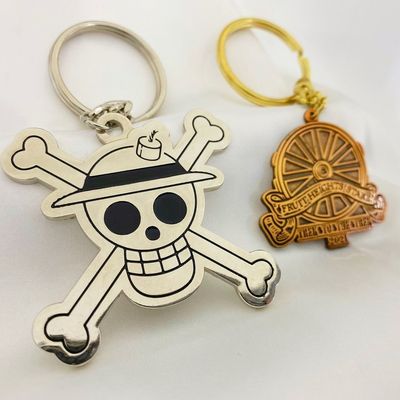 Un bon prix. Porte-clés personnalisé avec logo 3D, lettres en émail dur ou souple et dos sablé pour porte-clés promotionnel en ligne