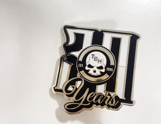 Custom Hard Enamel Lapel Pins with 1.5mm Thickness and Butterfly Clutch for Business Gifts